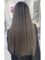 ピヨン 心斎橋(piLLon)&nbsp;バレイヤージュカラー☆プラチナシルバー