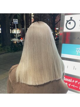 スリー(three) ホワイトベージュ