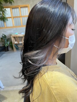 ダブリュー(W) ホワイティイヤリングカラー