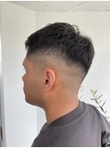 フェードカットクロップスタイル短髪バーバーヘアおしゃれボウズ