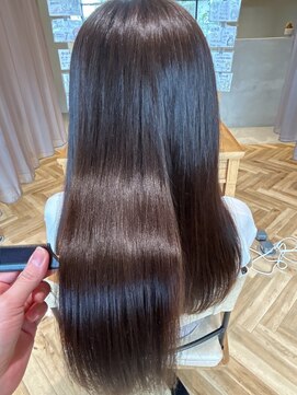 リベラル(liberal) 透明感 くすみベージュ 艶髪 ストレート【20代/30代/40代】