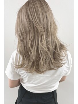 ラフィス ヘアー ロブ 福山駅家店(La fith hair lov.) 【La fith】外国人風プラチナミルクティアッシュ