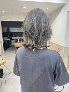 ロット 横浜(lot) こなれミディアム×バレイヤージュ×ホワイトグレージュ[横浜駅]