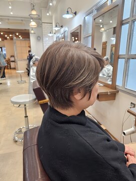 白髪ぼかしショートボブ