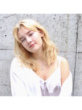 グリコ(grico) 耳かけが可愛い!ハイトーン肩下ミディ