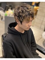 フランクスバーバー アンド ビアークラブ(FRANK'S BARBER and BEER CLUB)&nbsp;くせ毛風パーマショートレイヤーフェザーマッシュ