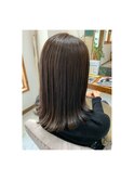 柔らかいグレージュ