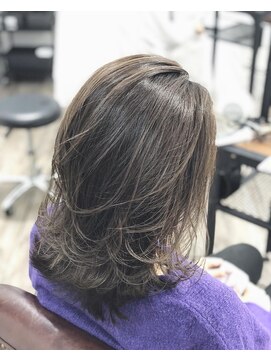 スカイ ツカグチ(Sky tsukaguchi) 外ハネレイヤー/グレージュ