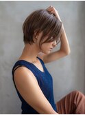 ヌーディカラー/前下がりボブ/小顔ヘア/大人ボブ