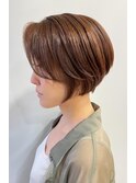 前下がりのボブスタイル