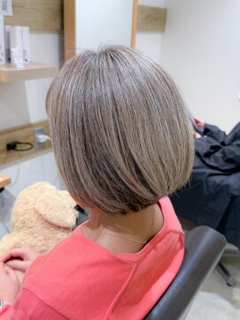 ミラバイケンジ 藤沢(Mira by KENJE) 白髪ぼかしハイライトカラー30代40代50代ブルーグレージュ