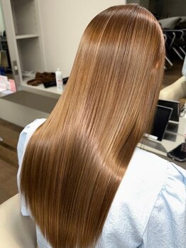 リー 枚方(Lee)の写真/【カット+縮毛矯正+潤いTR ¥13200】ダメージレスのストレートヘアを実現♪部分的でも印象がかなり変わる！