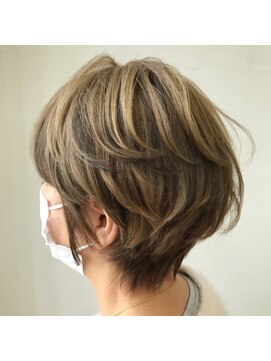 アトリエファゴ ハナミズキ店 マッシュハイライトショート