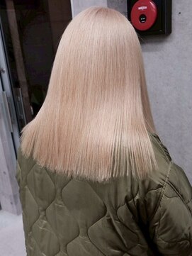 ホワイトブロンド/ブロンド/抜きっぱなしブロンド/髪質改善