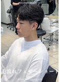 短髪かきあげ毛流れフェザールーズショート大宮メンズパーマ