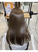 オリーブベージュ