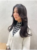 ロングレイヤーヘアでゆるウェーブ韓国くびれヘア