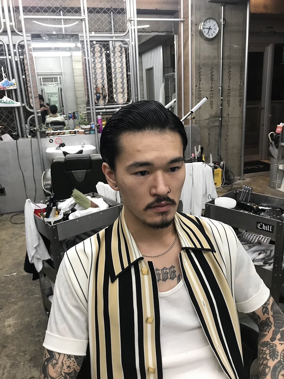 美容室　カットイス　椅子　黒　レザー　ブラック　バーバー バーバーチェア - Wikipedia
