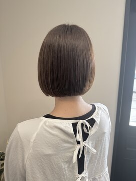 ラヴィン(LOVIN’) ミニボブ/ミントアッシュ/イヤリングカラー