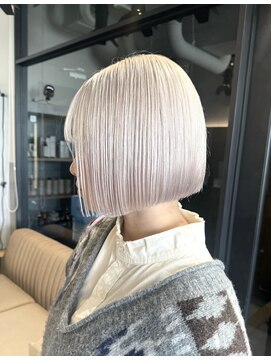 エイト 池袋店(EIGHT ikebukuro) ホワイト@遠田航平