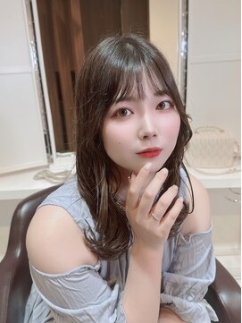 レヴィア(REVIA) レディースおとなレイヤースタイルくびれ巻きアッシュ