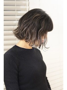 シカタ シーカ 鎌倉(CICATA/ShIKA.) 前下がり外はねボブ×グラデーショングレージュ【CICATA鎌倉】