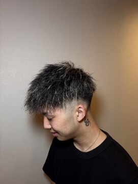 トラッド(TRAD) 縦落ちツイストパーマ