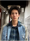 ラフな質感の無造作パーマ×スパイキーショートスタイル