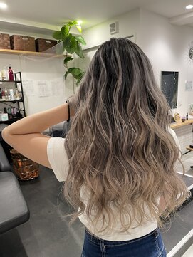 カラ ヘアーサロン(Kala Hair Salon) ハイライトバレイヤージュダブルカラーケアブリーチ20代30代40代