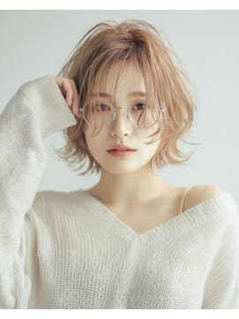 トワ 仙台店(toi) ハッシュカット・顔まわりレイヤー・シャンパンベージュ
