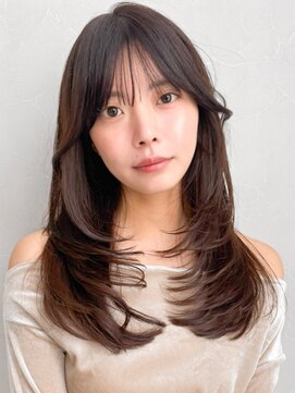 アグノス 青山(Agnos) 前髪薄めバングナチュラルカール愛されくびれヘアワンカール