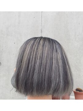 ソラ(sora) ボブ ダークトーンの透け感のあるブルーグレージュ