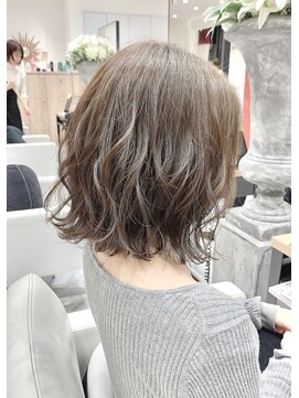 コーゾーギンザ 上野御徒町店(KOZO GINZA) 10代/20代/30代 グレージュ メルティカラー 外ハネ ミディアム
