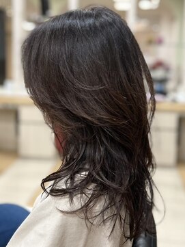 ヘアークリアー 春日部 抜け感のあるカールで上品な巻き髪ロングレイヤースタイル