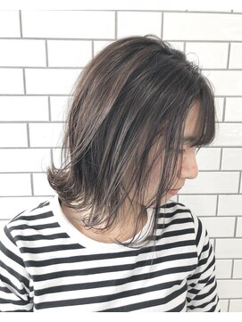 アメリ ココロ 南森町店(Ameri cocoro.) 20代30代40代◎透け感グレージュハイライト外ハネボブ