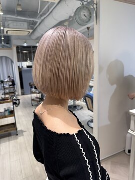 シェノン 赤羽店(CHAINON) ブリーチ2回ホワイトベージュ大人気アゴラインボブtwiceモモ