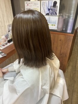 スウィープヘア(Sweep Hair)の写真/トレンドの白髪ぼかしも対応♪自然で艶のある色味で上品な仕上がりに♪トリートメントとのセットもお得◎