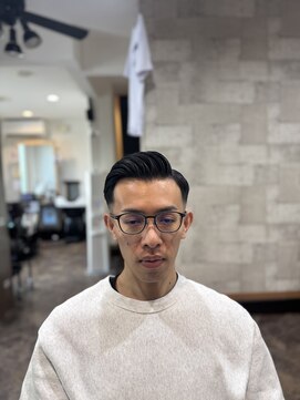 ストローヘアー(STRAW hair) バーバースタイル　スキンフェード　サイドパート