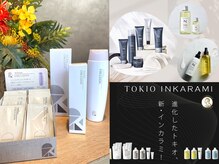 カフェのようなお洒落なカウンターに並んだ、豊富なヘアケア商材。お気軽にお声がけください♪