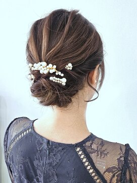 ミドル(MIDDLE) 短めのヘアアレンジ　肩ボブでできるシニヨンヘア