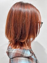 サラ(sara) くびれカット/顔まわりレイヤー/オレンジカラー