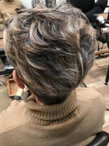 フラココ 神楽坂(hurakoko kagurazaka)&nbsp;グレーヘアMIXニュアンスショートスタイル