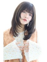 リン(Rin) ミディアムレイヤー 顔周りカット ウルフカット20代 30代 40代
