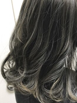 『自分に似合う色がわからない…』そんな貴方は【ALT hair】へ♪経験豊富なStylistが貴方だけの色をご提案!