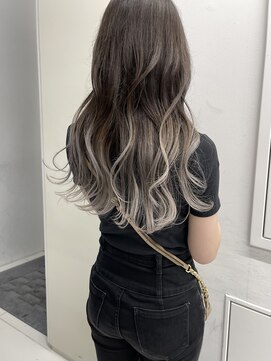 アライブ キチジョウジ(ALIVE Kichijoji) ホワイトシルバー