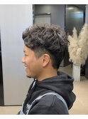 アップバング束感ショートツーブロックパーマスパイラルメンズ