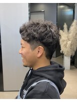 ハルキ ミナト ジャパン オオサカ(HARUKI MINATO japan OSAKA)&nbsp;アップバング束感ショートツーブロックパーマスパイラルメンズ