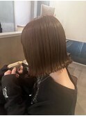 オリーブベージュ×切りっぱなしボブ