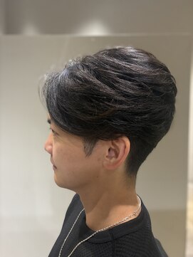 毛流れ前下がりセンターパート