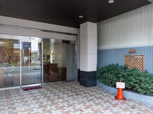 Hair-make YAMAUE【山植美容室】の雰囲気（店前に駐車場完備）